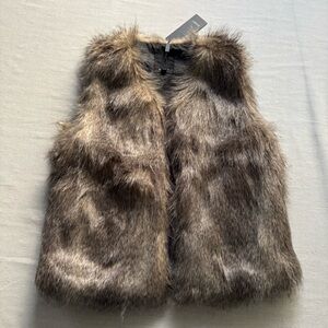 NWT Studio F Faux Fur Vest Brown Neutral Sleeveless Size 6 | Chic Cozy Luxe